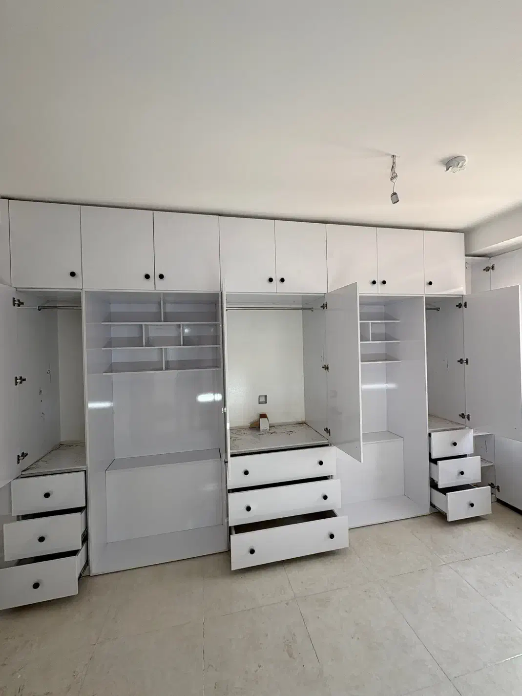 نصاب کابینت واجرا کابینت وکمدی دیواری|خدمات پیشه و مهارت|یزد, |دیوار