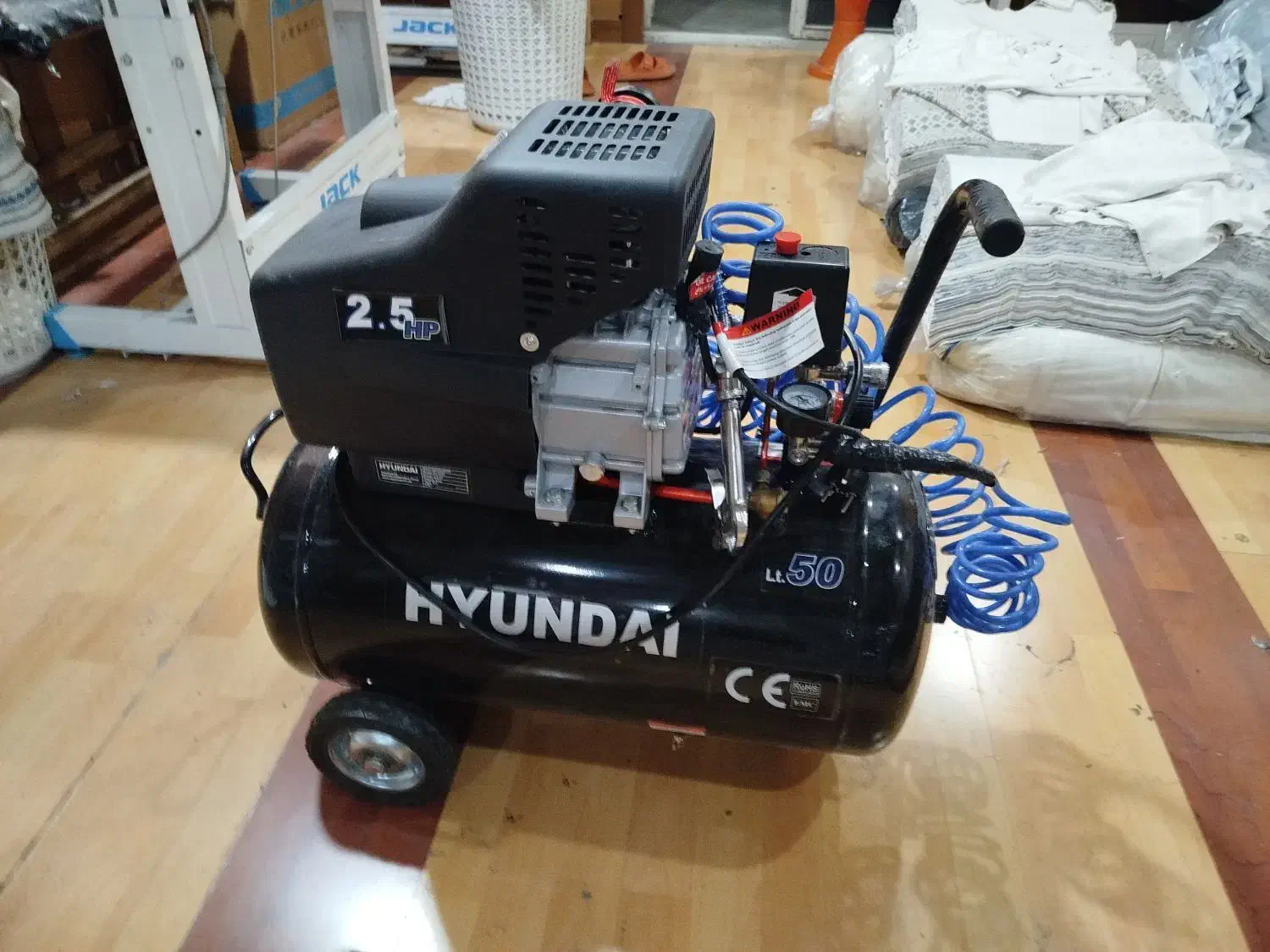 پمپ باد هیوندا 50 لیتر|ابزارآلات|تهران, فلسطین (میدان انقلاب)|دیوار