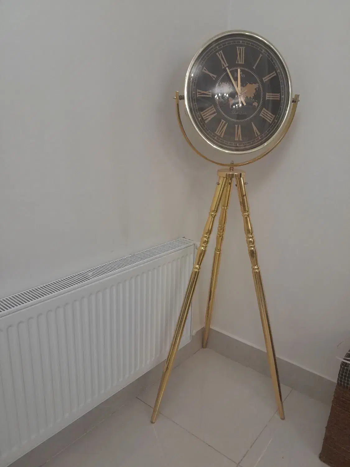 یک عدد ساعت پایه دار کنار میزی نونو رنک طلایی|ساعت دیواری و تزئینی|میاندوآب, |دیوار