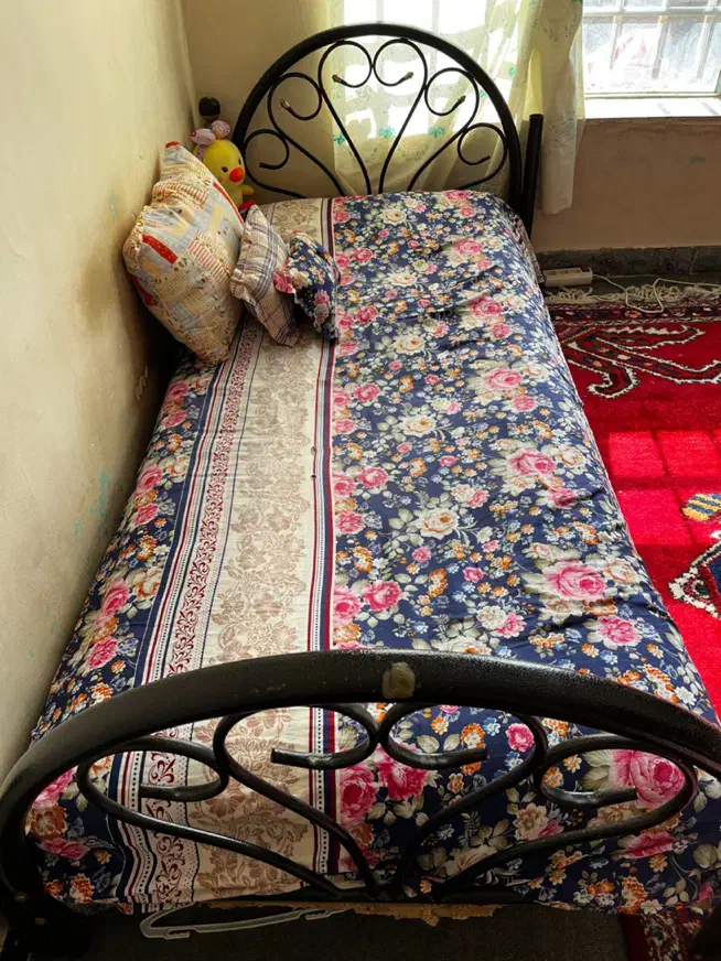 تخت خواب تک نفره|تخت و سرویس خواب|فرخ‌شهر, |دیوار