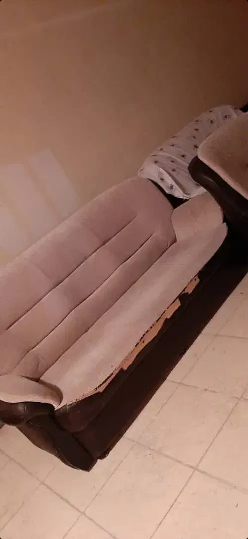 مبل هفت نفره|مبلمان خانگی و میز عسلی|فولادشهر, مسکن مهر فولادشهر|دیوار