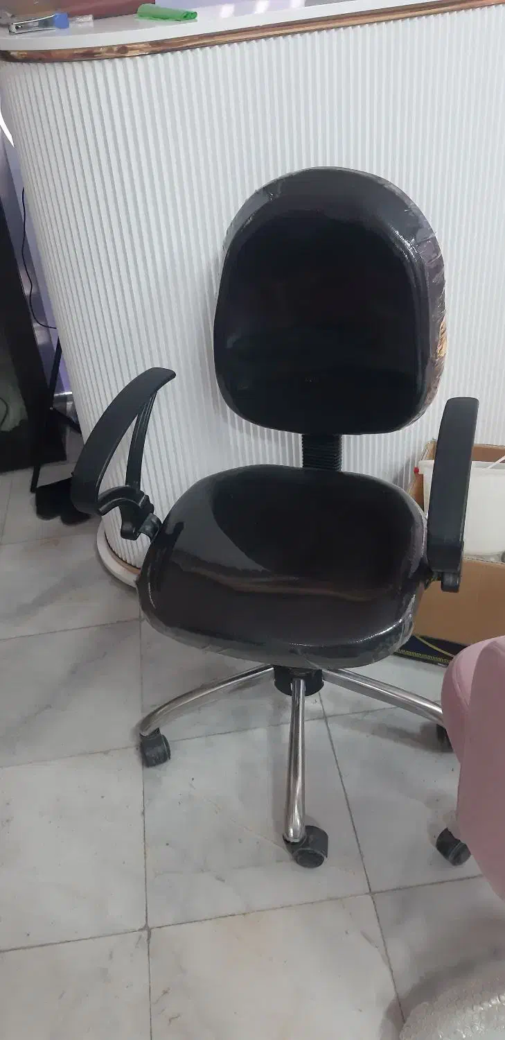 تخت مژه.صندلی مدیریت.صندلی استادکار.صندلی اصلاح|آرایشگاه و سالن‌های زیبایی|پاکدشت, پاکدشت (مامازند)|دیوار