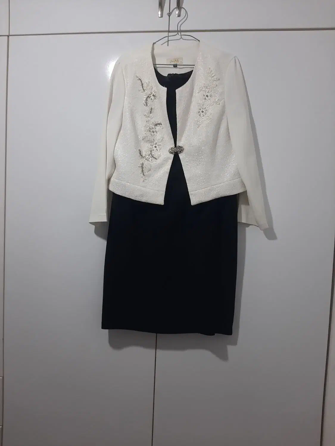 لباس مجلسی|لباس|تاکستان, |دیوار