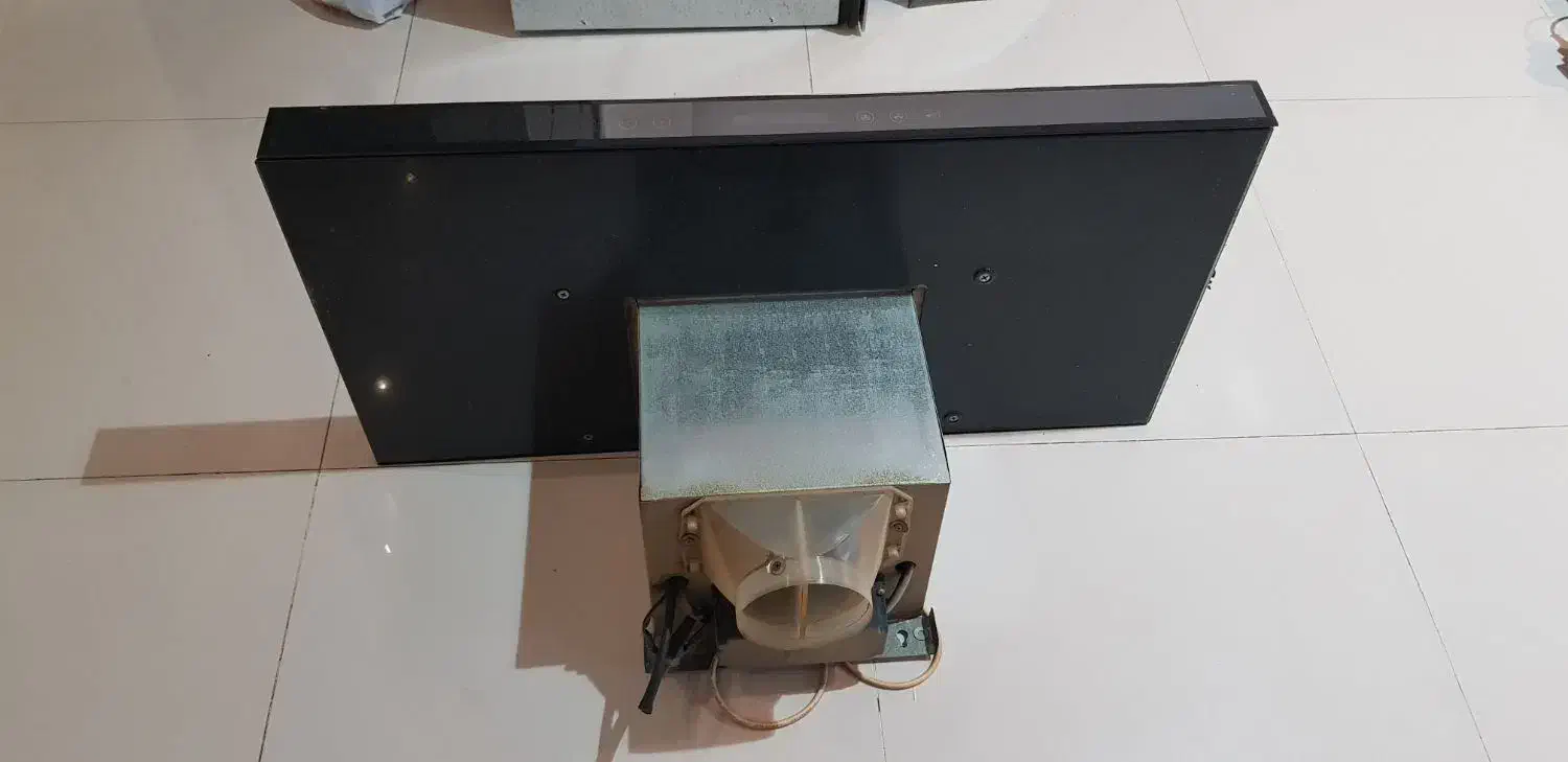 هود سالم|هود|مشهد, زمانه|دیوار