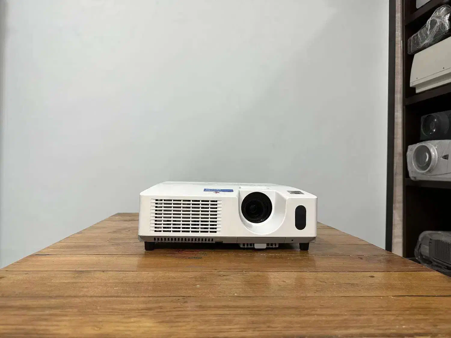 اجاره ویدیو پروژکتور کاسیو لیزری شبی 500|تلویزیون و پروژکتور|شیراز, زرهی|دیوار