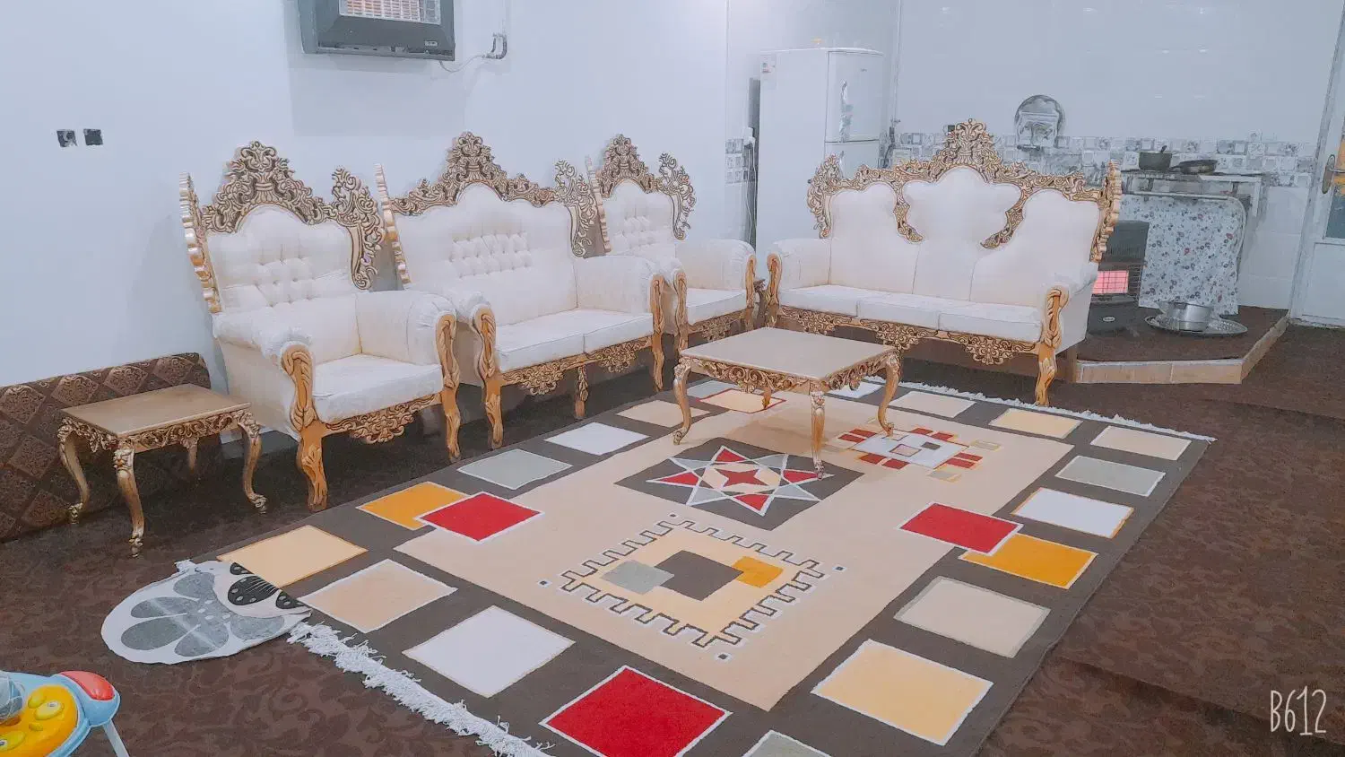 مبلمان سلطنتی ۷نفره بهمراه ۳عدد میز عسلی|مبلمان خانگی و میز عسلی|شوش, |دیوار