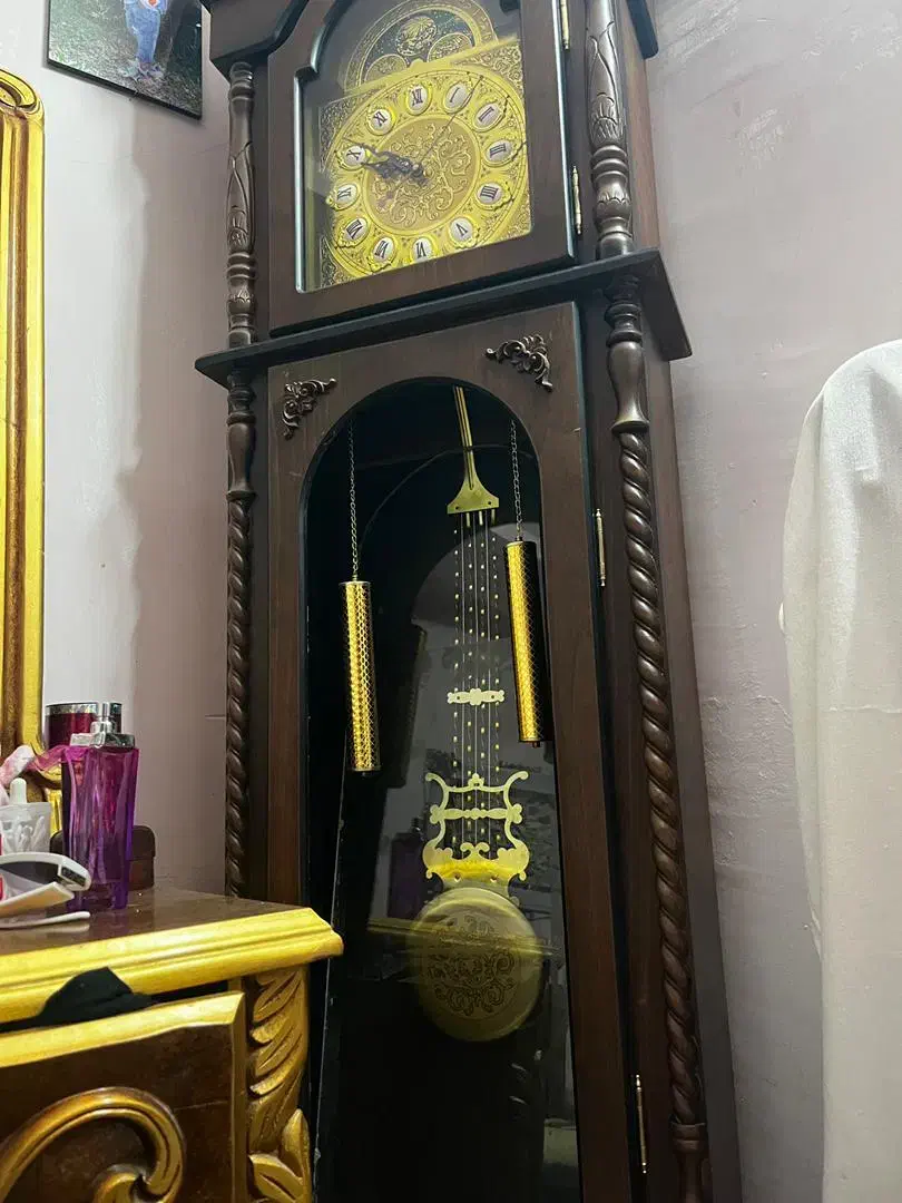 ساعت ایستاده وصندلی|صندلی و نیمکت|شاهرود, |دیوار