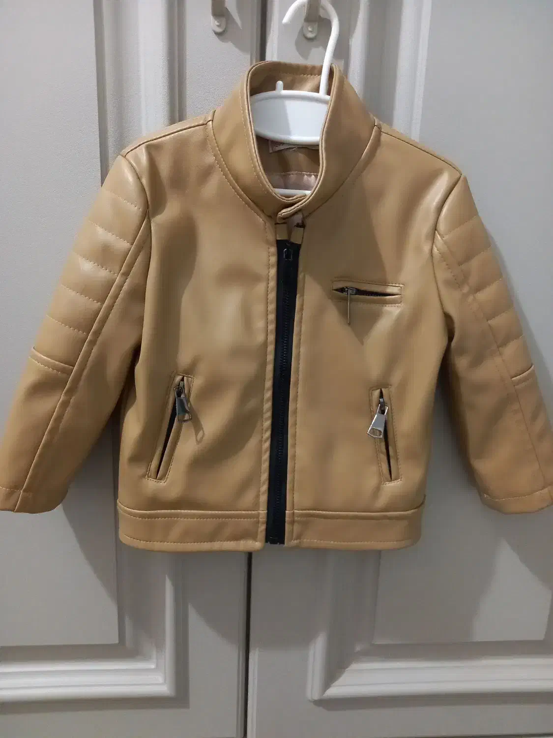 تعدادی لباس و کفش بچگانه|کفش و لباس بچه|هشتگرد, شهرک مهستان ۱|دیوار