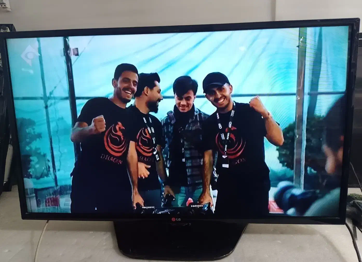 تلویزیون ۴۲ اینچ ال جی|تلویزیون و پروژکتور|همدان, |دیوار