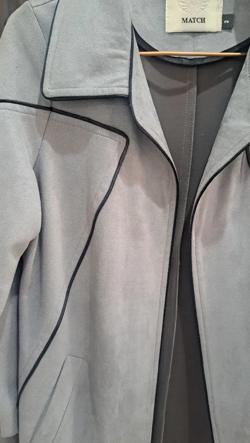 پالتو|لباس|کرج, برغان|دیوار