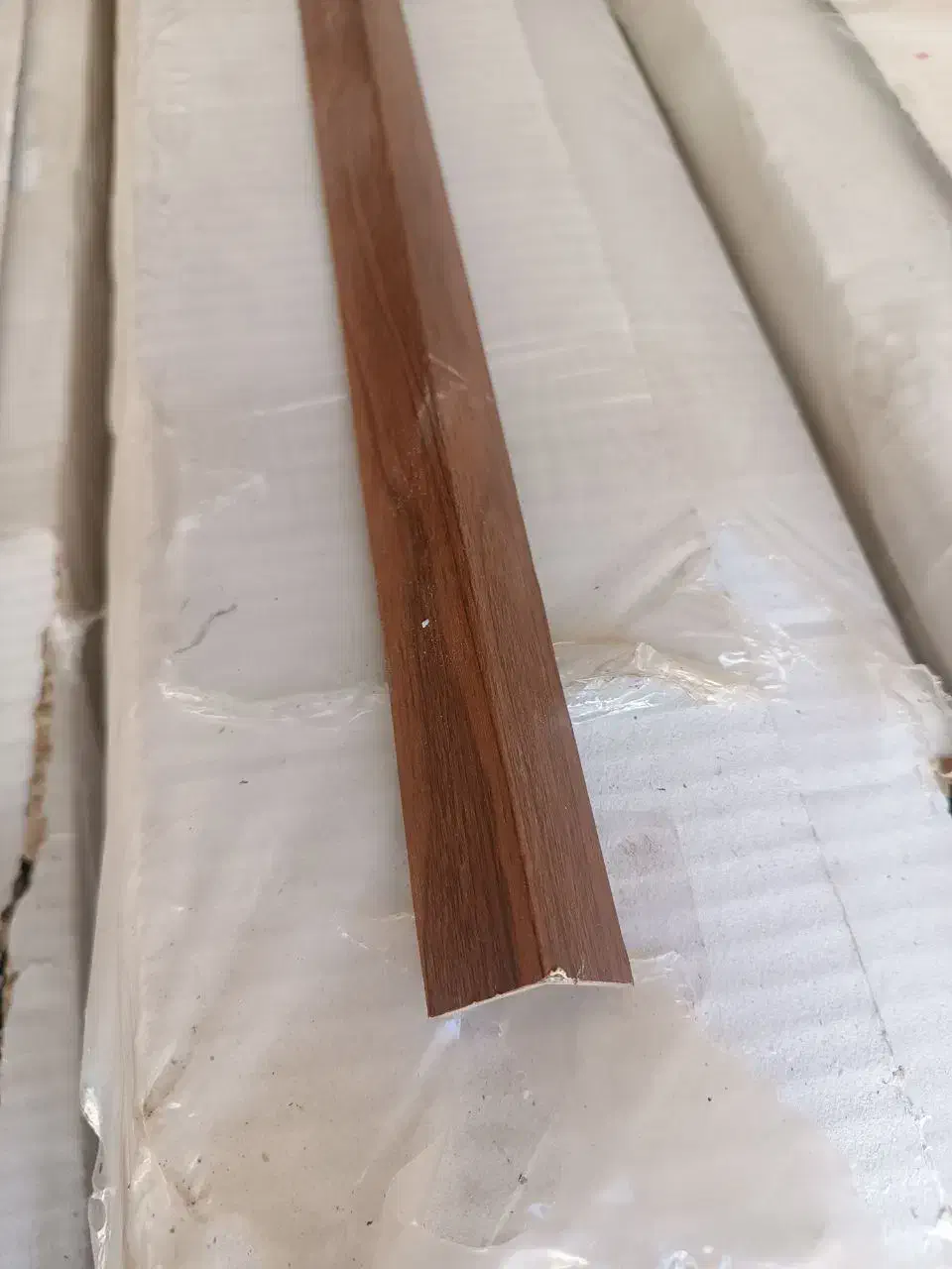 انبارپخش قرنیز و نبشی|خدمات پیشه و مهارت|کاشان, پشت شهربانی|دیوار