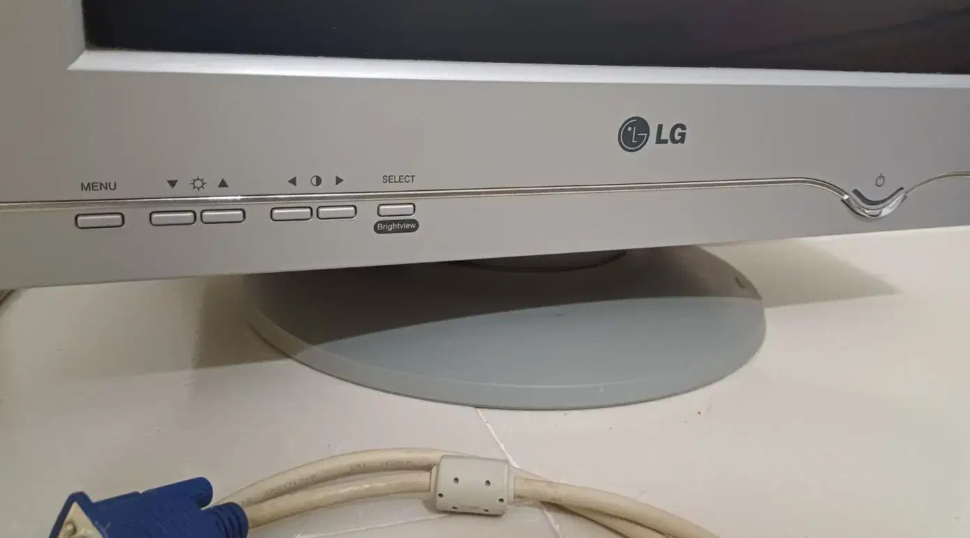 مانیتور LG|قطعات و لوازم جانبی رایانه|قم, پردیسان|دیوار