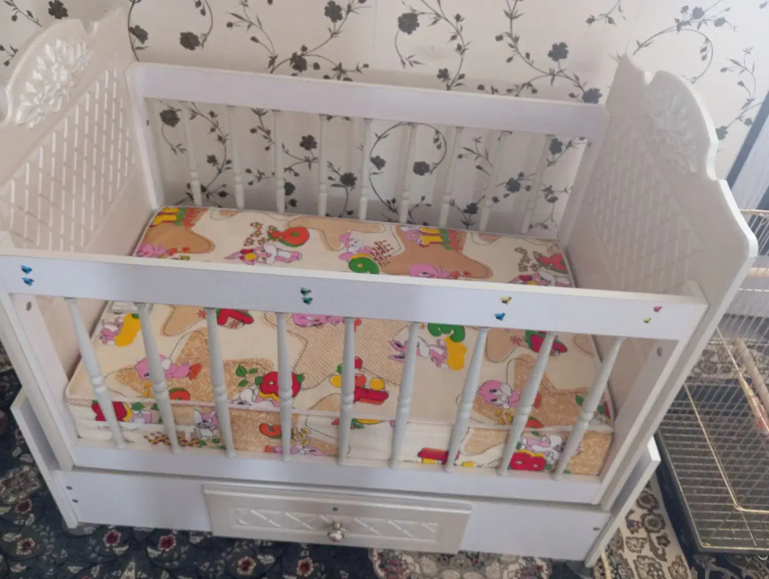 تخت|تخت و صندلی بچه|لالجین, |دیوار