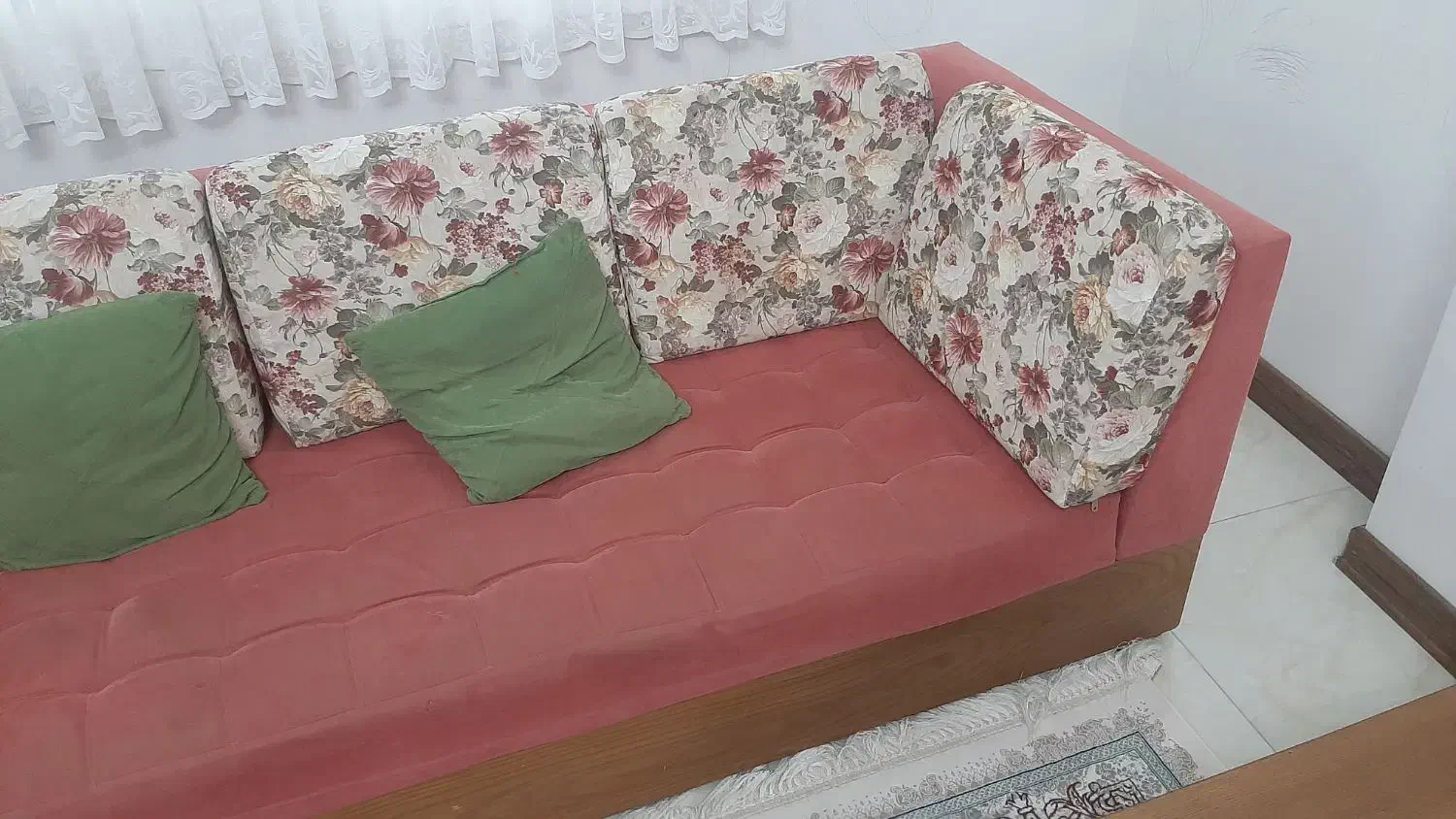 مبل راحتی با دو میز جلو مبلی و پاف ۷ نفره|مبلمان خانگی و میز عسلی|بندر انزلی, معلم|دیوار