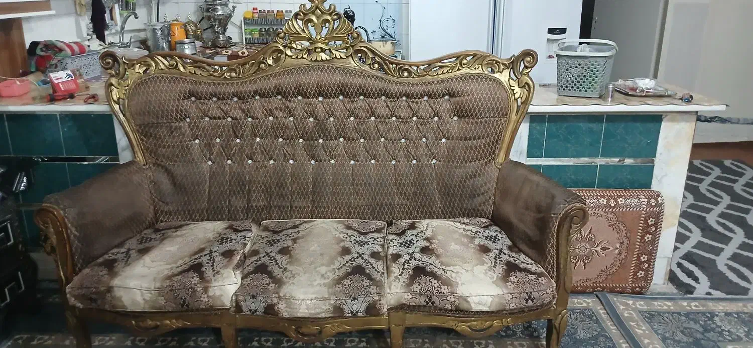 یک دست مبل سلطنتی ۹نفره|مبلمان خانگی و میز عسلی|اصفهان, عمان سامانی|دیوار