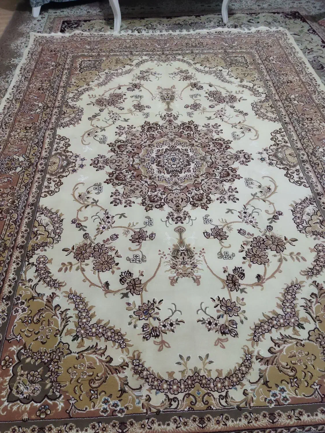 2 تخته فرش 6 متری کرم و1 تخته فرش 12متری گردویی|فرش|سنقر, |دیوار