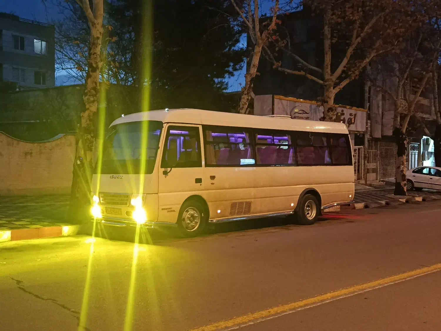 اجاره وا دربستی مینی بوس ایسوزو Vip|خدمات حمل و نقل|سنندج, |دیوار