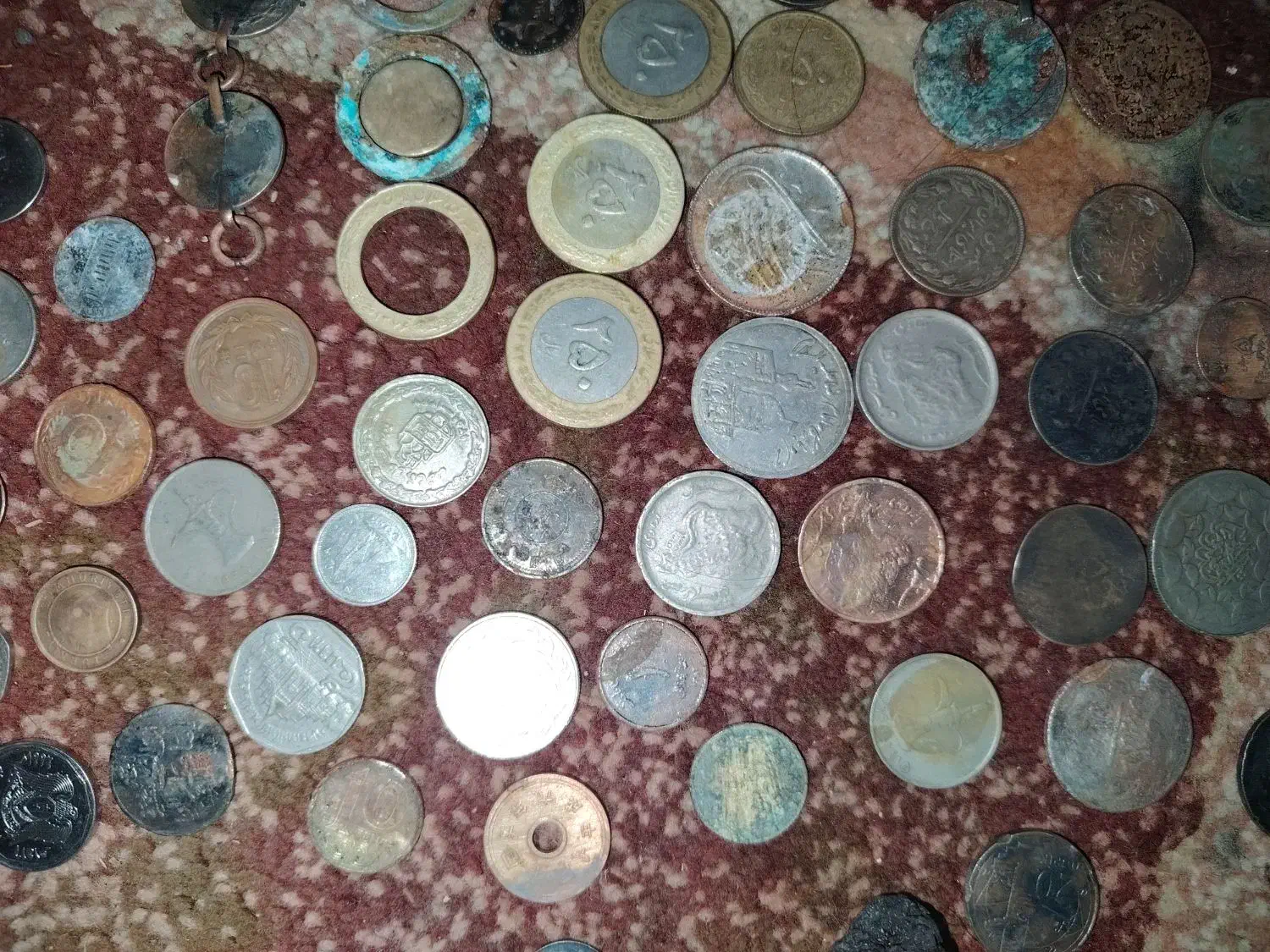 تعدادی سنگ و سکه|کلکسیون سکه، تمبر، اسکناس|مشهد, شهرک شهید باهنر|دیوار