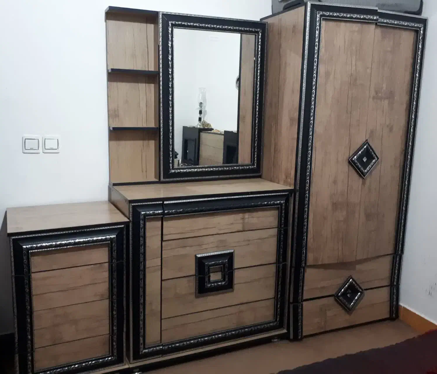 کمد لباس همراه میز ارایش وجاکفشی|جاکفشی، کمد، دراور|سرعین, |دیوار