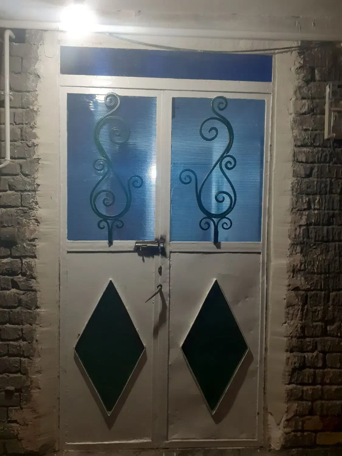 دوعددپنجره آهن سنگین|مصالح و تجهیزات ساختمان|سیلوانه, |دیوار