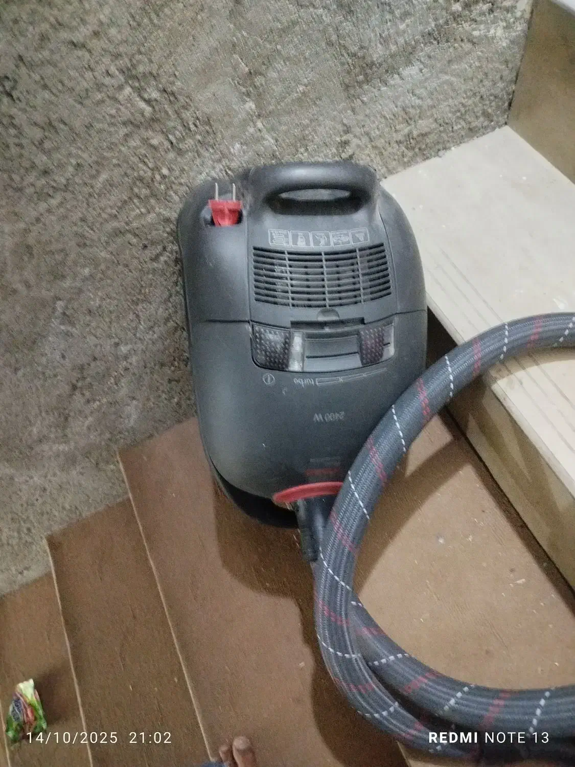 جاروبرقی|جاروبرقی، جارو شارژی، بخارشو|نیر (یزد), |دیوار