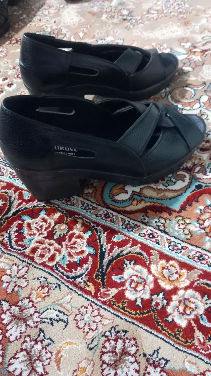 کفش طبی|کیف، کفش، کمربند|اقبالیه, |دیوار