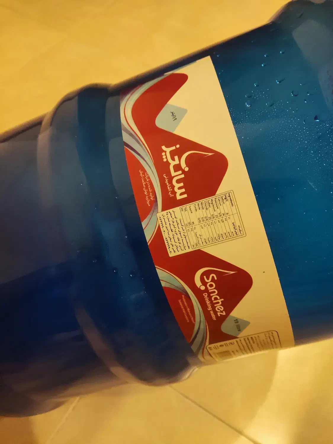 گالن آب|ظروف نگهدارنده، پلاستیکی، یک‌بارمصرف|کیش, |دیوار