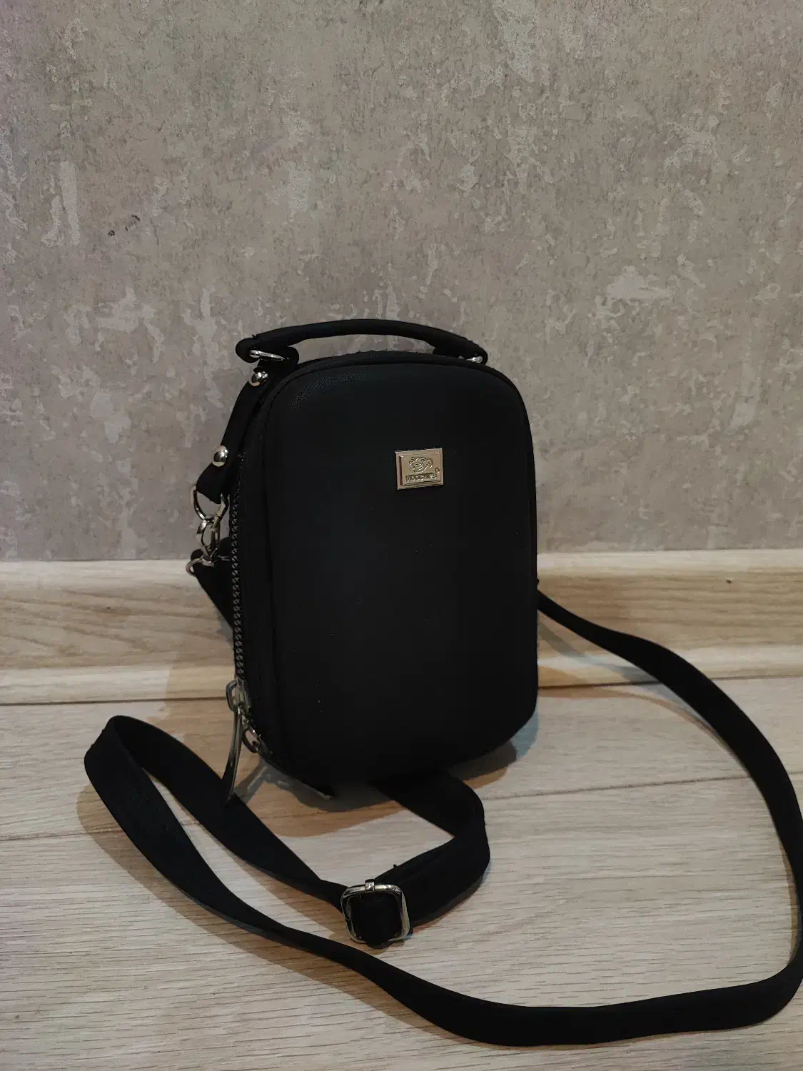 کیف|کیف، کفش، کمربند|رشت, کوی جام جم|دیوار