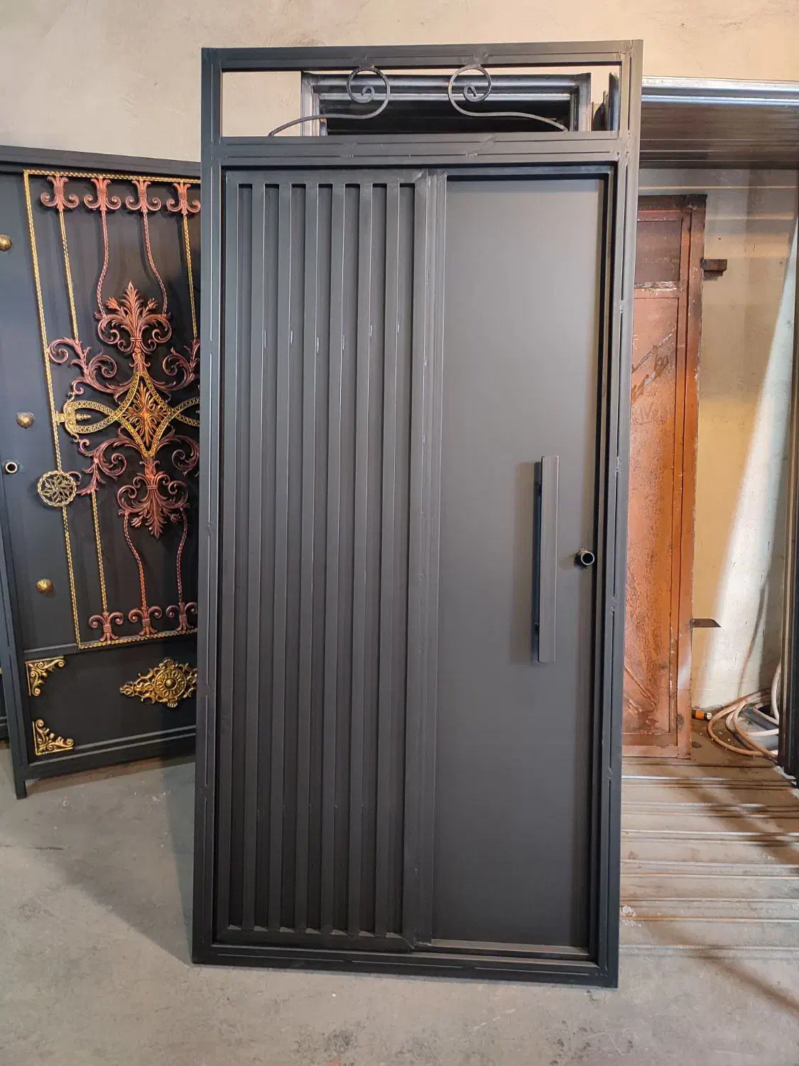 جوشکار والپست درب ورودی سربندی نرده حفاظ قاب فلزی|خدمات پیشه و مهارت|رشت, کوی طالقانی|دیوار