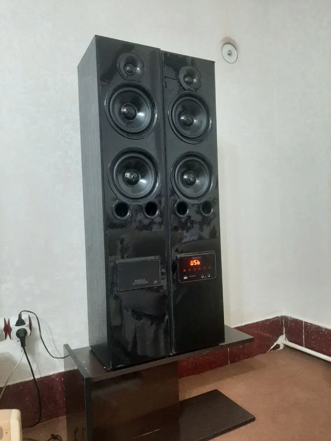 اسپیکر فلشخور و بلوتوثدار بزرگ ایستاده پاسکال|سیستم صوتی خانگی|خوی, |دیوار