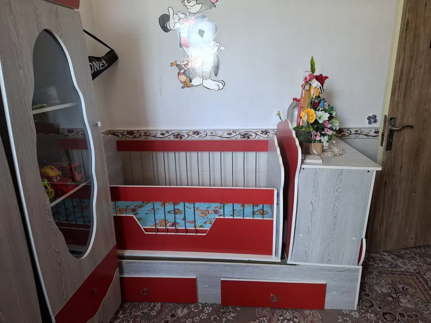 تخت و کمد کودک|تخت و صندلی بچه|ماهدشت, |دیوار