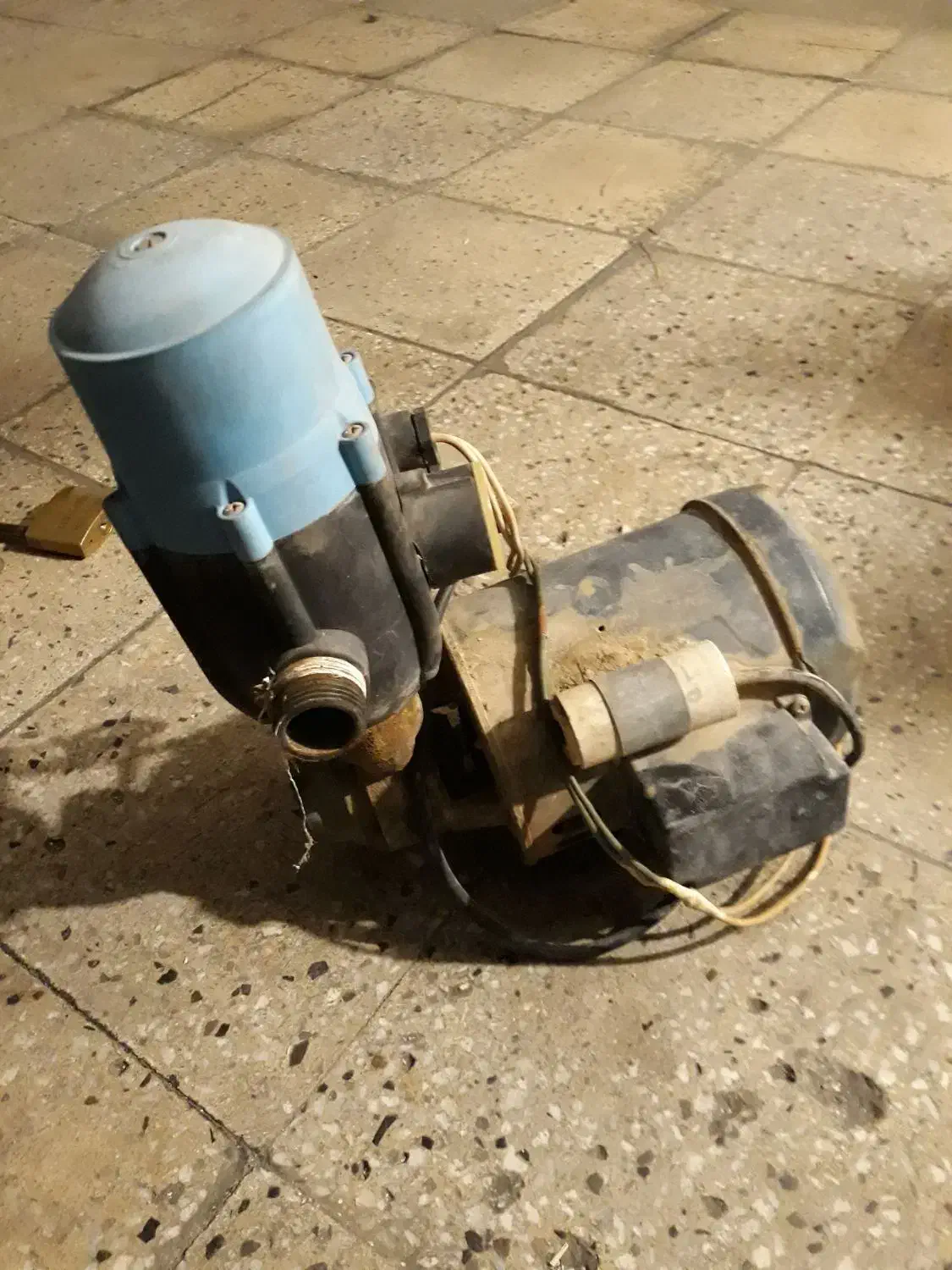 یک عددموتورآب۲اینچ ویک عددپمپ آب نیم اسب.سالم درحد|مصالح و تجهیزات ساختمان|تهران, علی‌آباد|دیوار