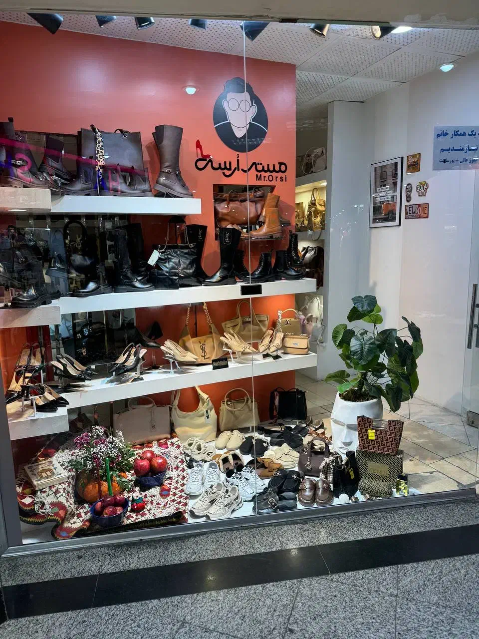 استخدام دونفر فروشنده خانم ماهر نیمه وقت|استخدام بازاریابی و فروش|قدس, شهر‌قدس|دیوار