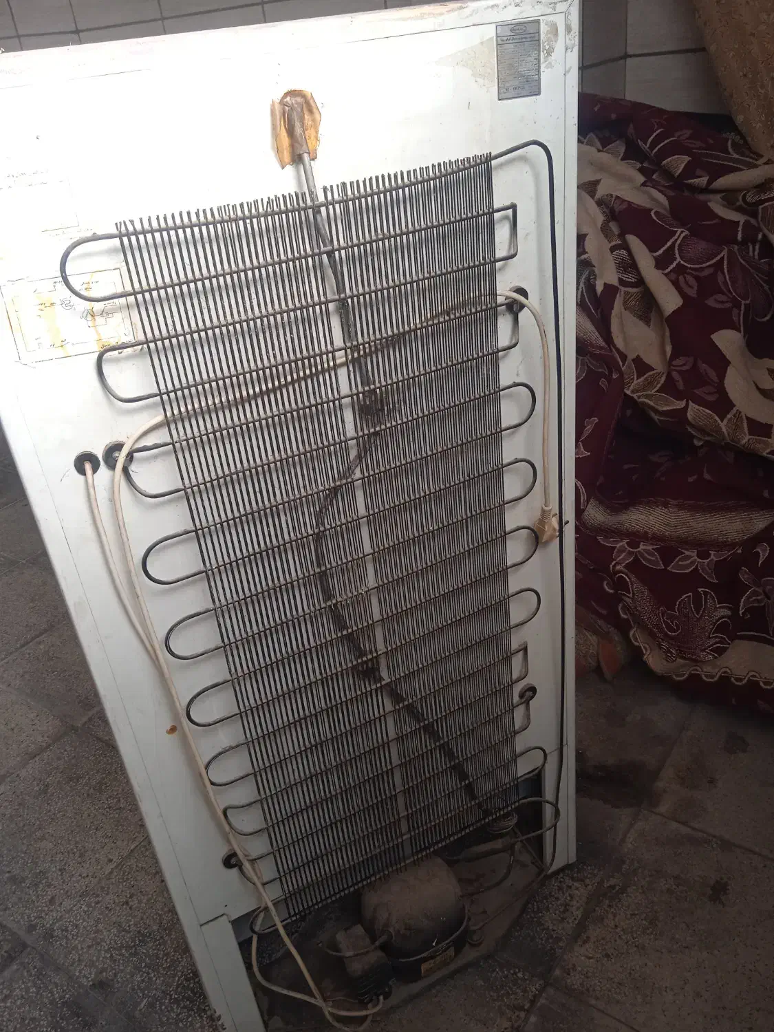 یک عدد بخاری ویخچال|یخچال و فریزر|فولادشهر, فولادشهر|دیوار