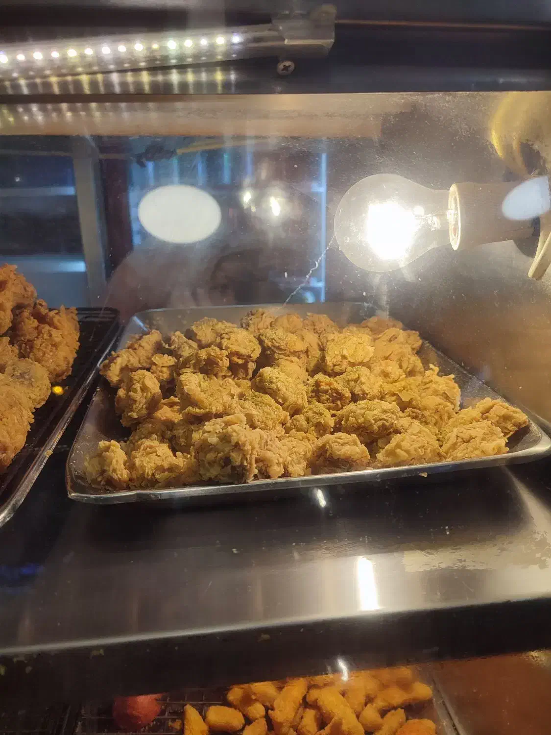 استخدام آقا در فست فود مرغ سوخاری|استخدام خدمات فروشگاه و رستوران|رشت, نیکمرام|دیوار