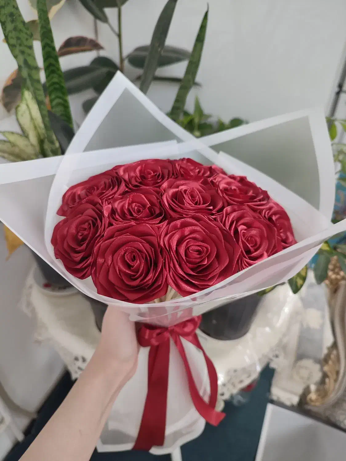 دسته گل روبانی آماده|گل مصنوعی|قم, دروازه چوبی|دیوار