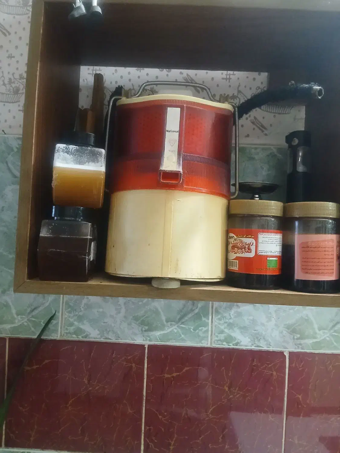 اب میوه گیر|آبمیوه‌گیر و آب‌مرکبات‌گیر|کلاله, |دیوار