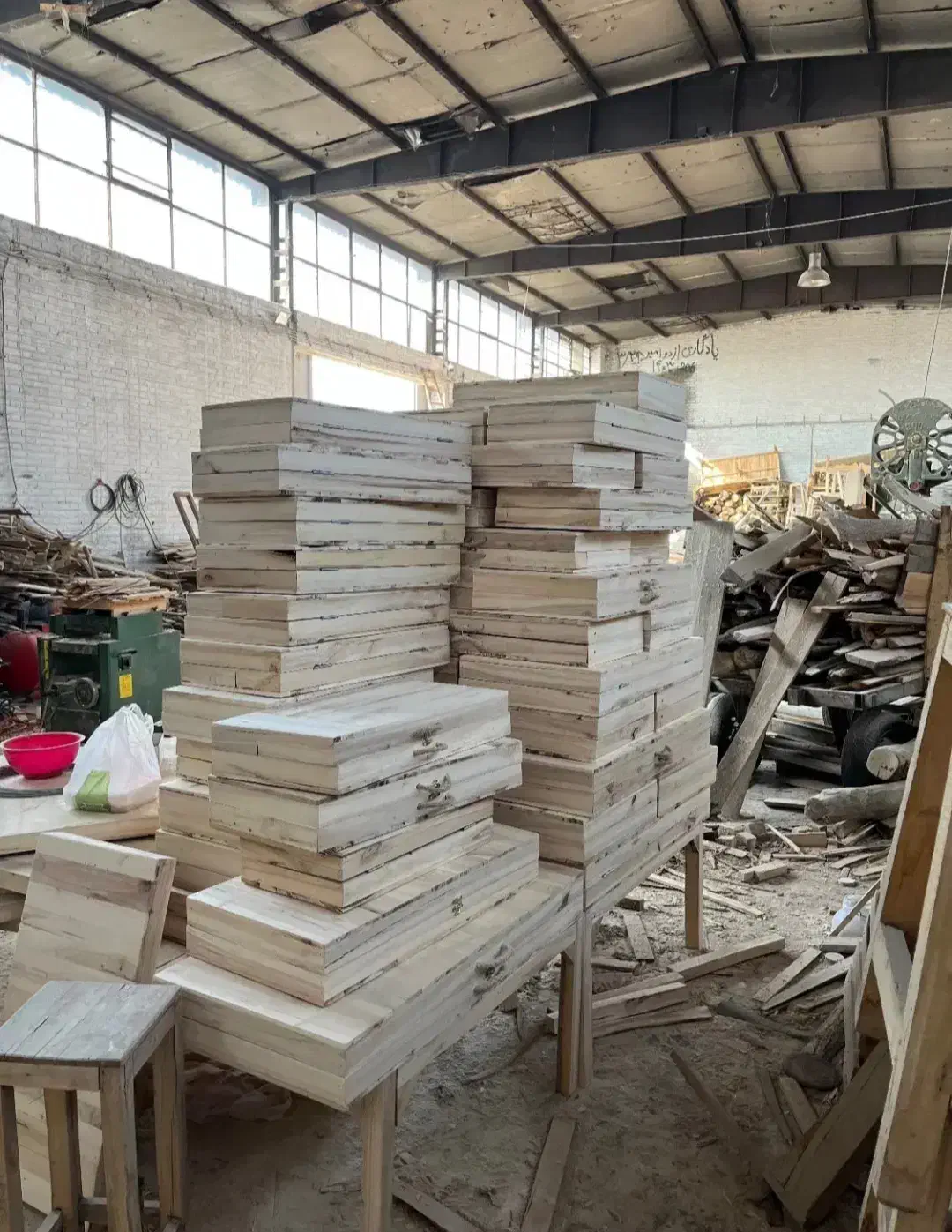 کرسی چوبی گناوهای کنده زبانه شده مربع با سیستم|بخاری، هیتر، شومینه|تهران, شهید رجایی|دیوار