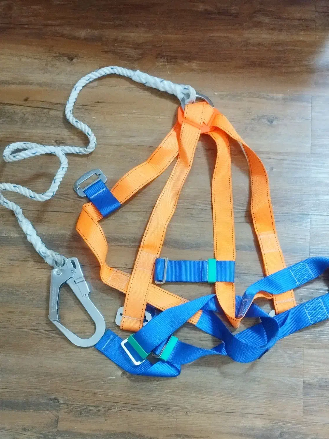 کمربند ایمنی کار در ارتفاع|کیف، کفش، کمربند|رشت, حمیدیان|دیوار