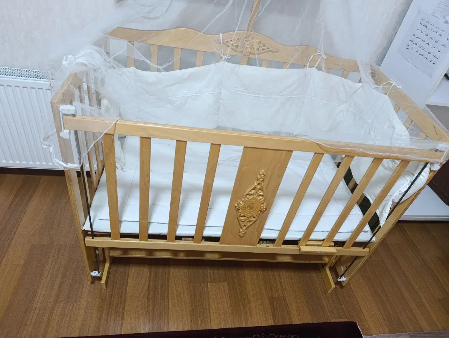 گهواره و تخت کودک|تخت و صندلی بچه|سنندج, |دیوار