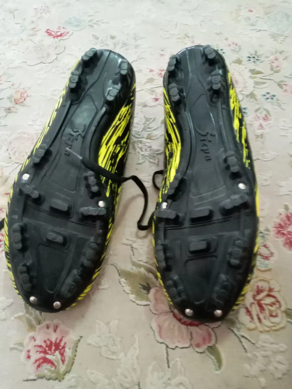 کفش چمن|کیف، کفش، کمربند|میبد, |دیوار