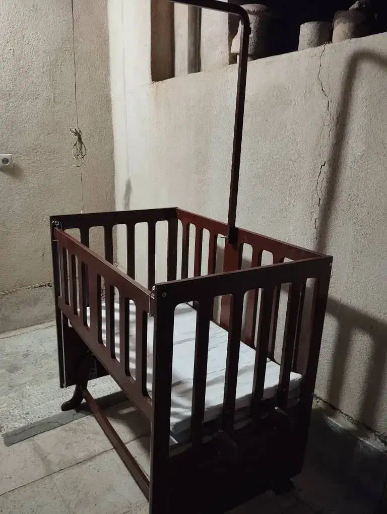 تخت کنار مادر|تخت و صندلی بچه|اسلام‌شهر, مطهری|دیوار