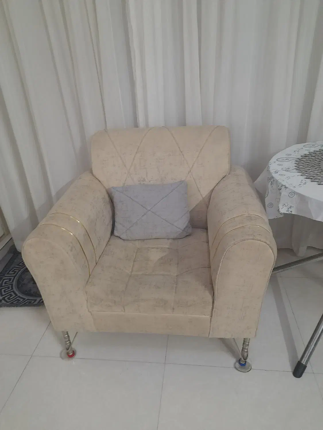 یک دست مبل هفت نفره رنگ. طوسی کرم|مبلمان خانگی و میز عسلی|همدان, |دیوار