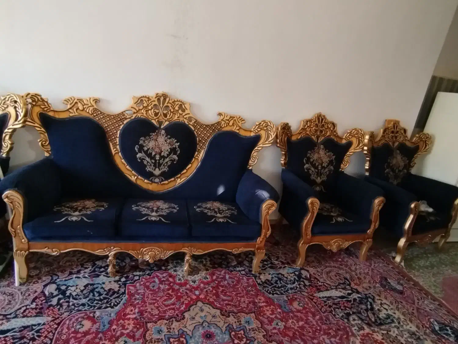 مبل سلطنتی هفت نفره گلدوزی شده|مبلمان خانگی و میز عسلی|زرند, |دیوار