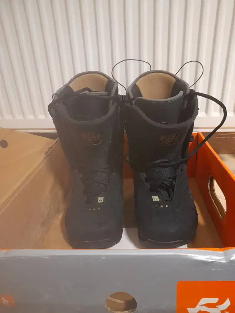 بوت|کیف، کفش، کمربند|رشت, دیانتی|دیوار