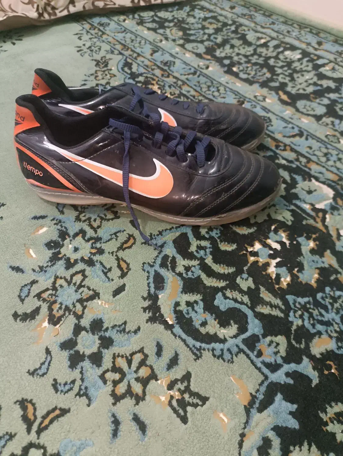 کفش سالن وکفش چمن|تجهیزات ورزشی|فسا, |دیوار