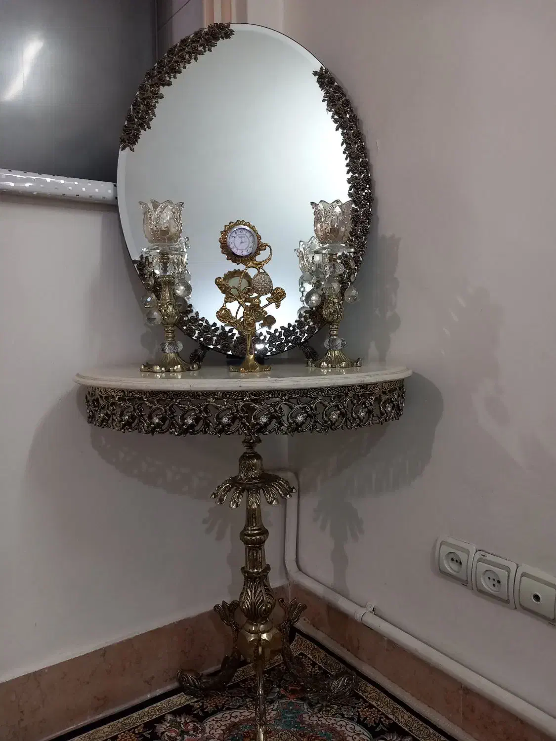 آینه و شمعدان|آینه|قدس, شهر‌قدس|دیوار