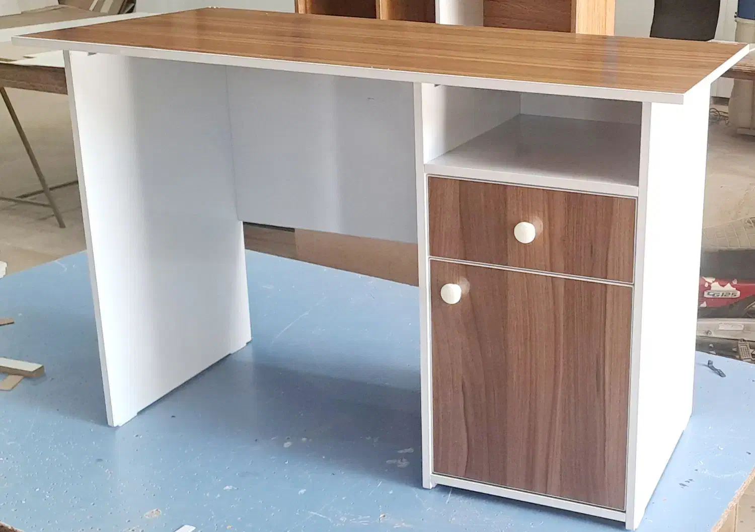 میز تحریر مدل لیون|میز تحریر و کامپیوتر|یزد, |دیوار