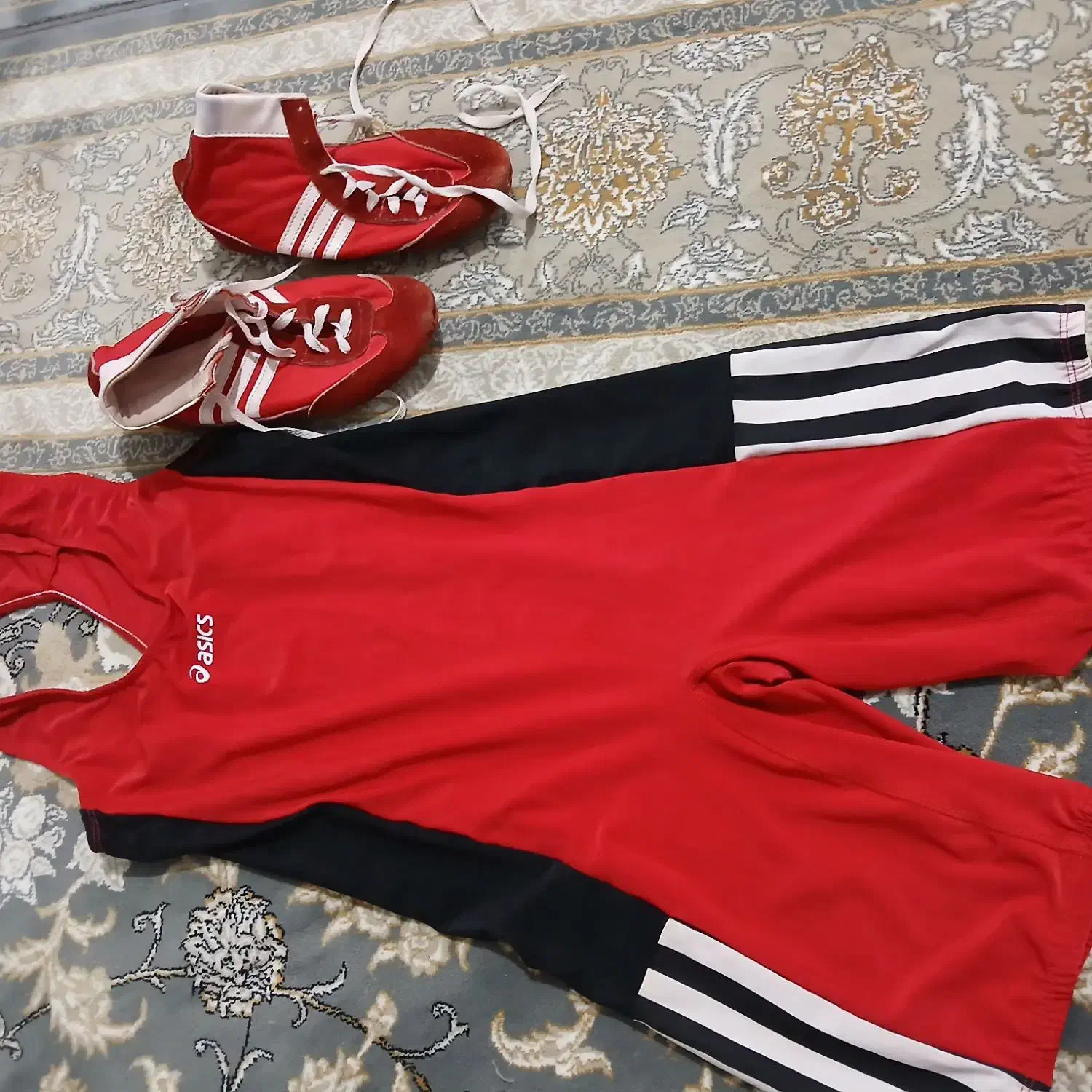 کفش کشتی و دو بنده|کیف، کفش، کمربند|صفادشت, |دیوار