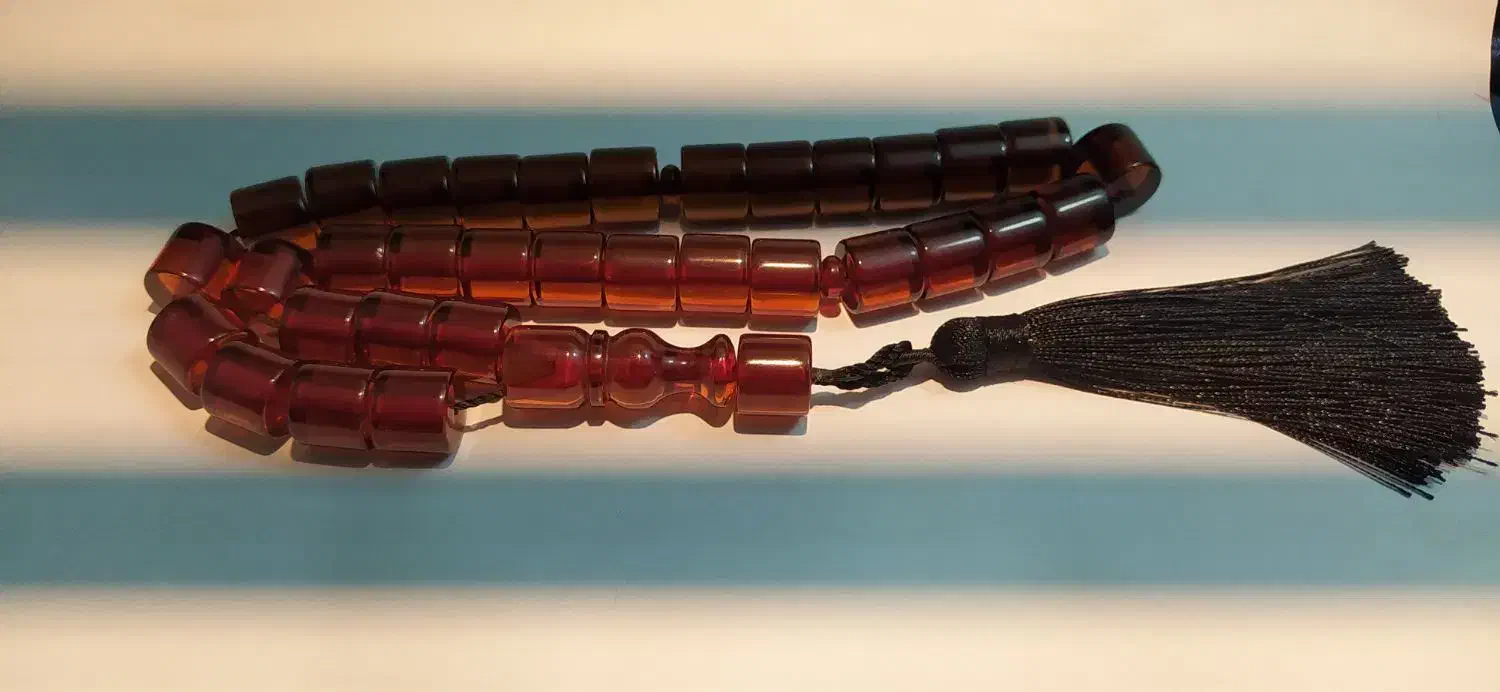 تسبیح کهربا آب حیات|کلکسیون اشیاء عتیقه|نقده, |دیوار